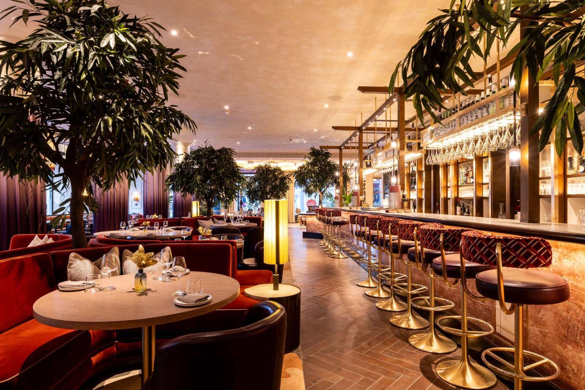 The Trafalgar St. James, Curio Collection By Hilton Londres