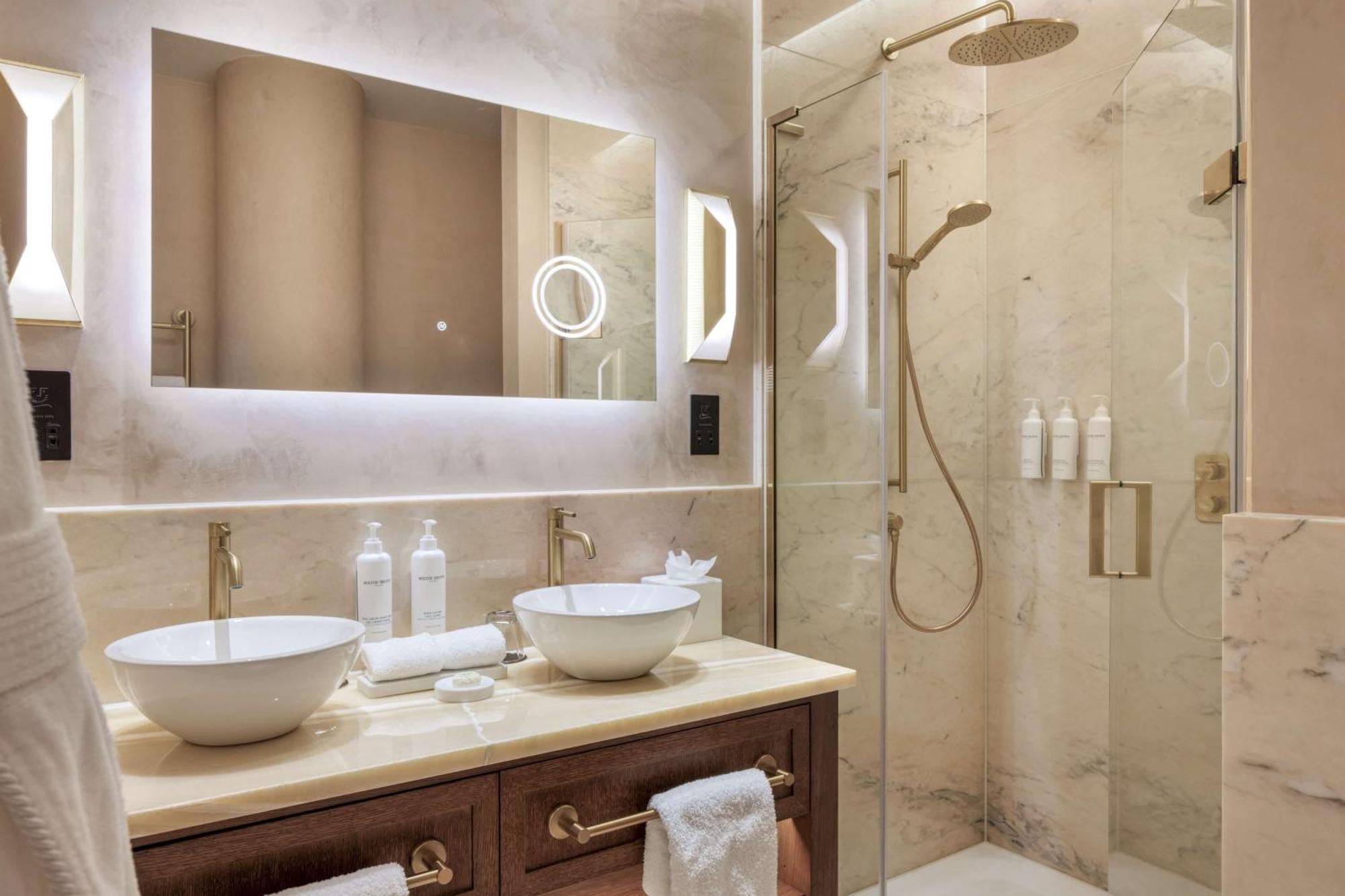 Hotel The Trafalgar St. James, Curio Collection By Hilton Londres