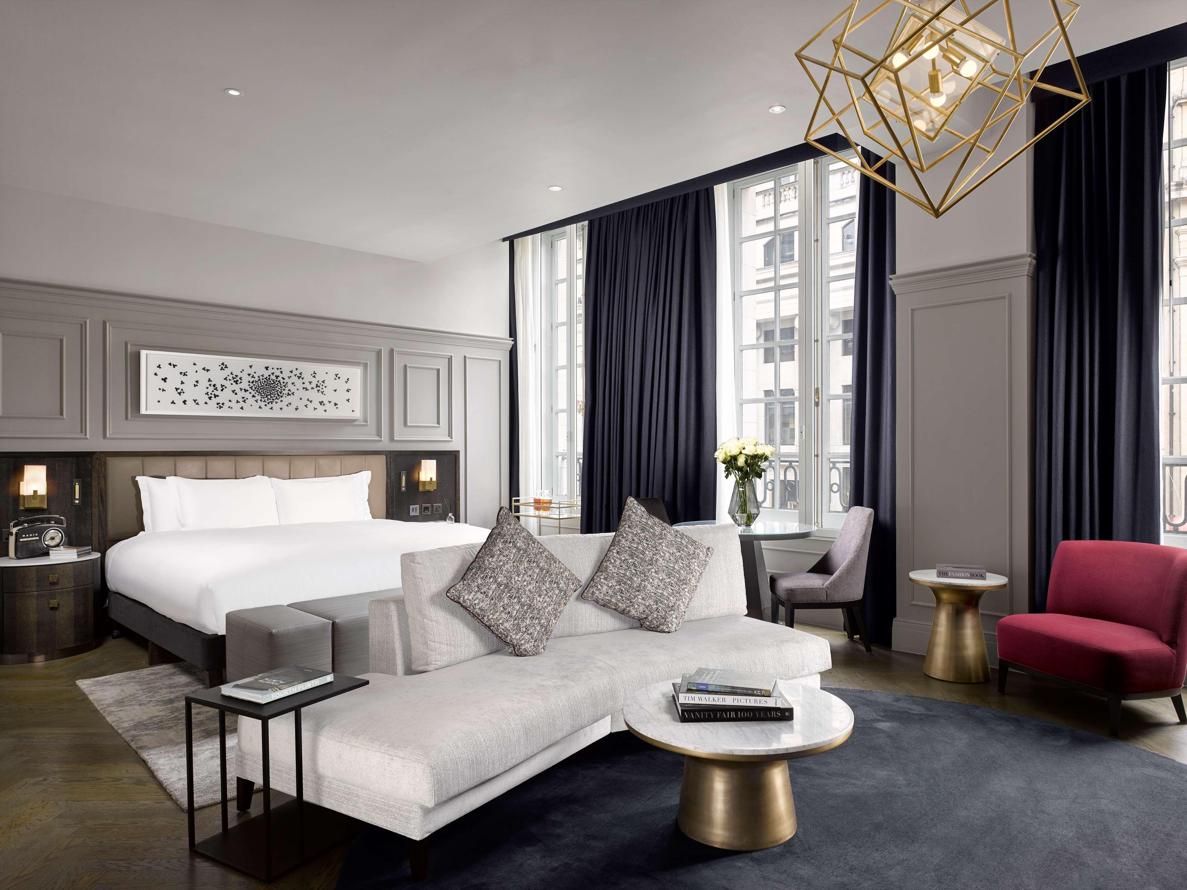 Hotel The Trafalgar St. James, Curio Collection By Hilton Londen