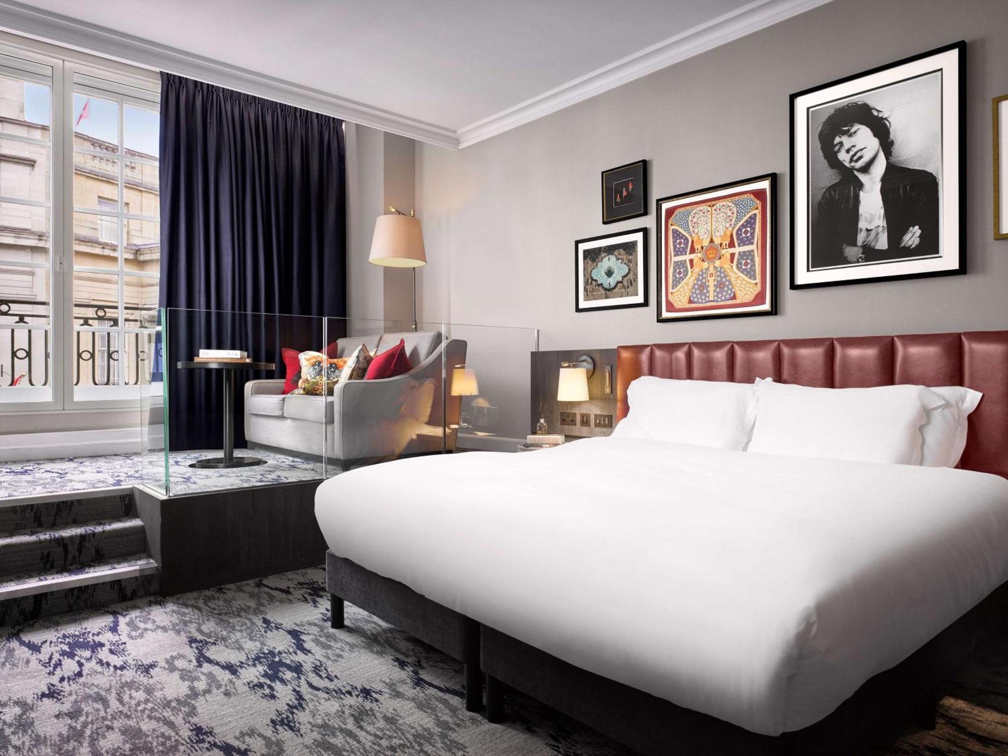 Hotel The Trafalgar St. James, Curio Collection By Hilton Londen