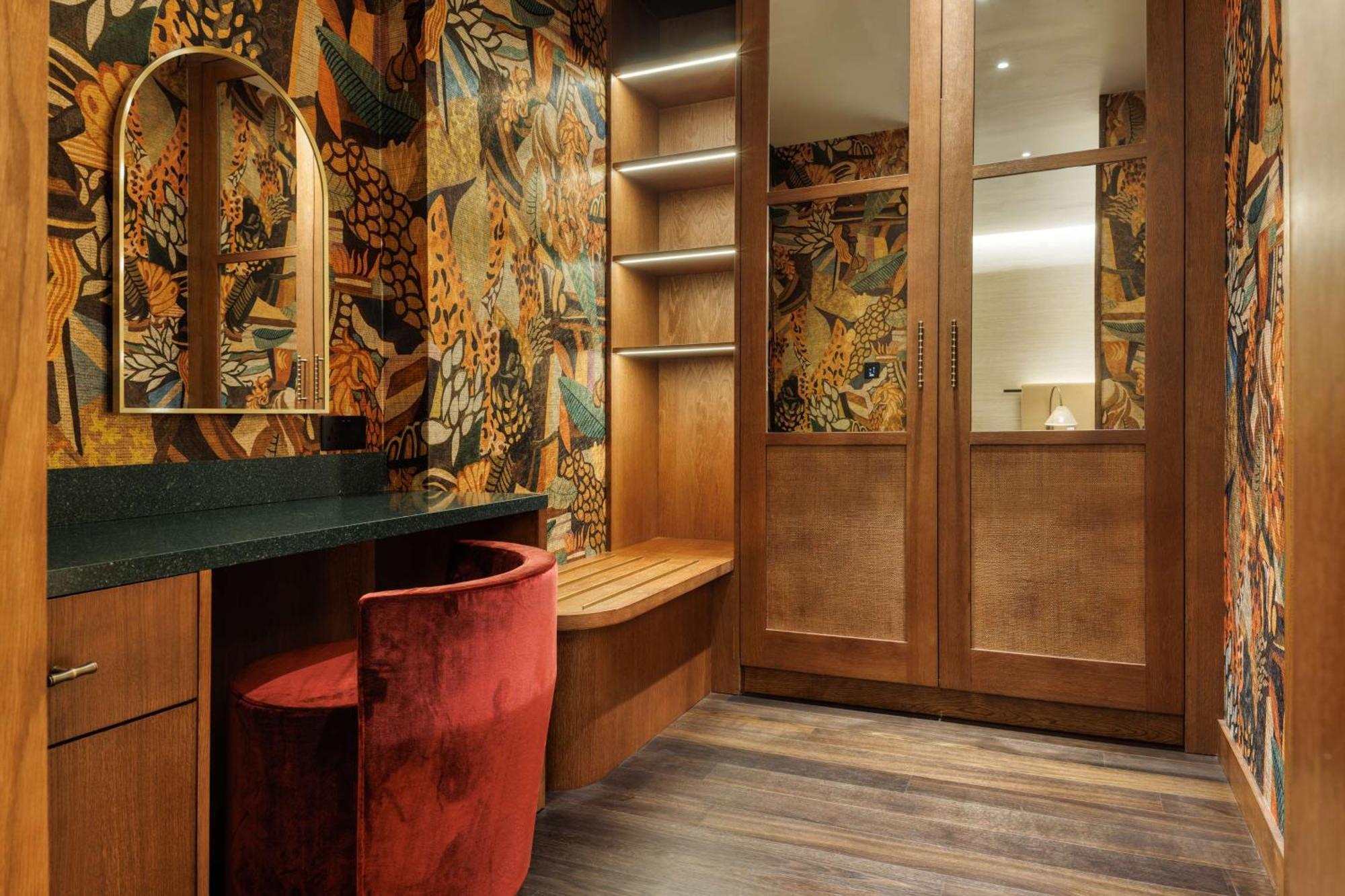 Hotel The Trafalgar St. James, Curio Collection By Hilton Londen