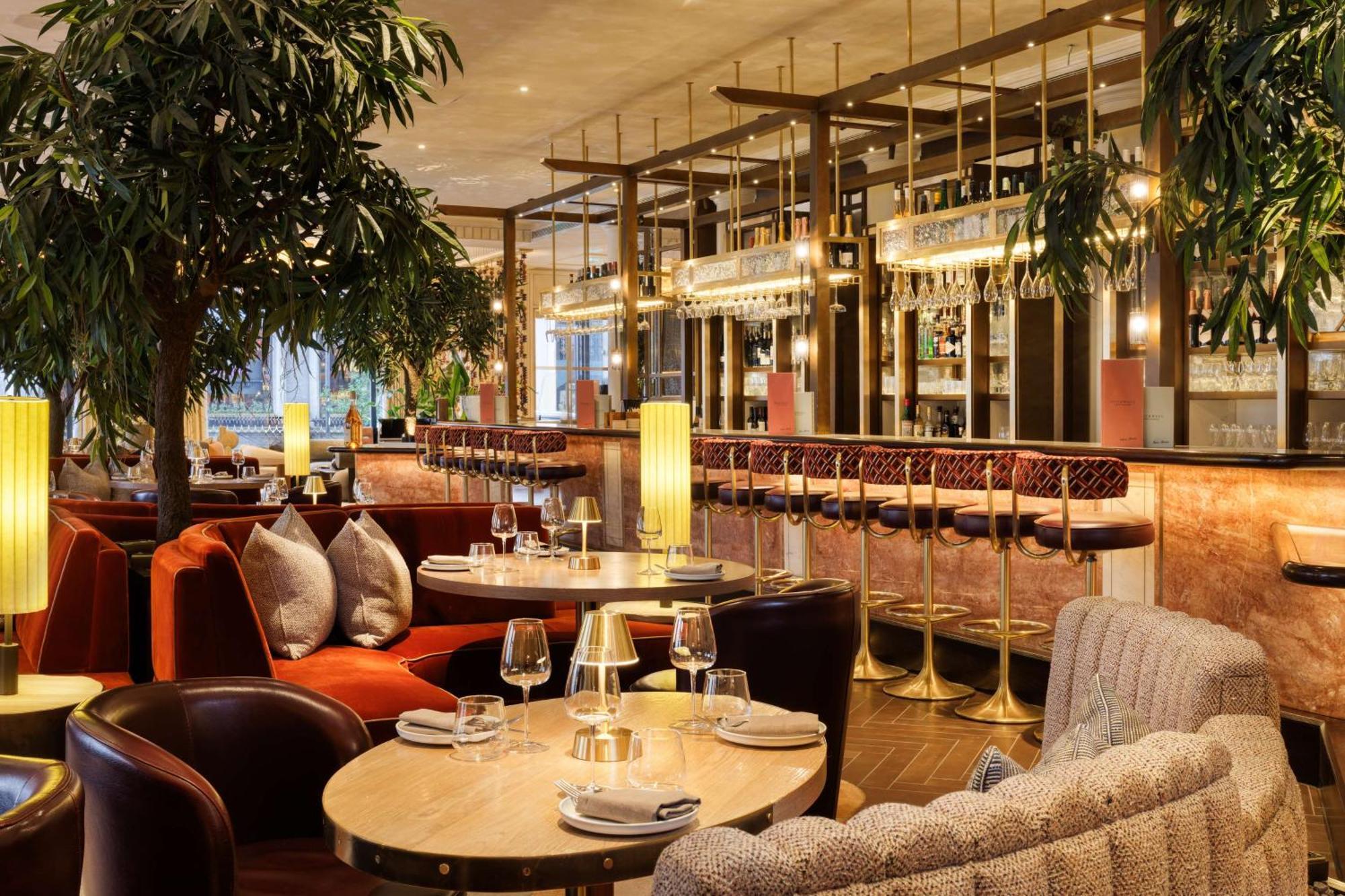 Hotel The Trafalgar St. James, Curio Collection By Hilton Londen